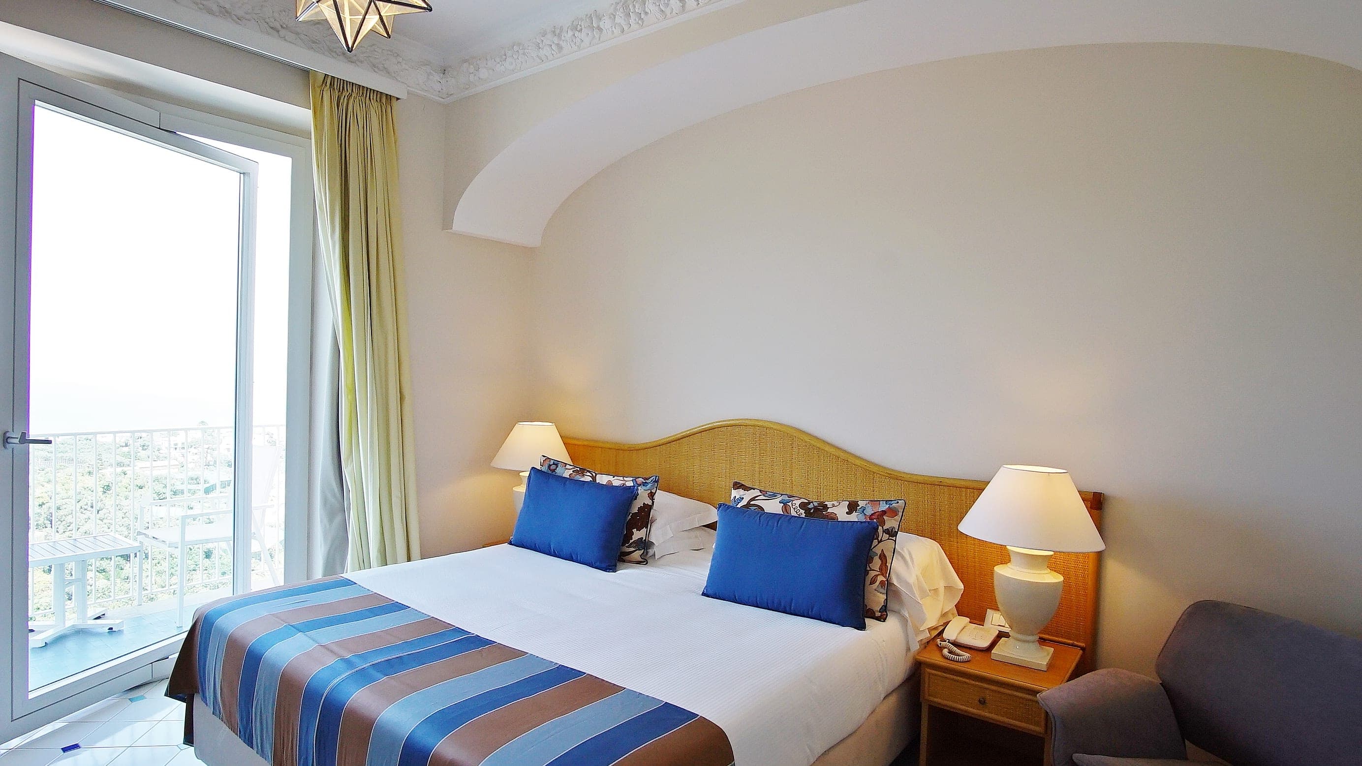 1 notte per 2 persone con colazione vista mare